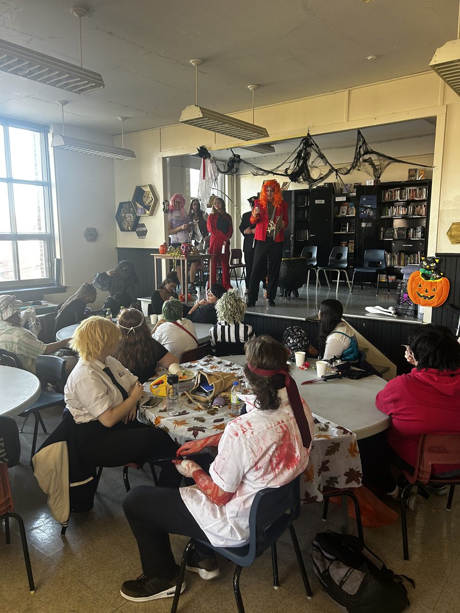 outreachemsb's tweet photo. Halloween Fun at Options High!! https://t.co/ia6m18q9L5