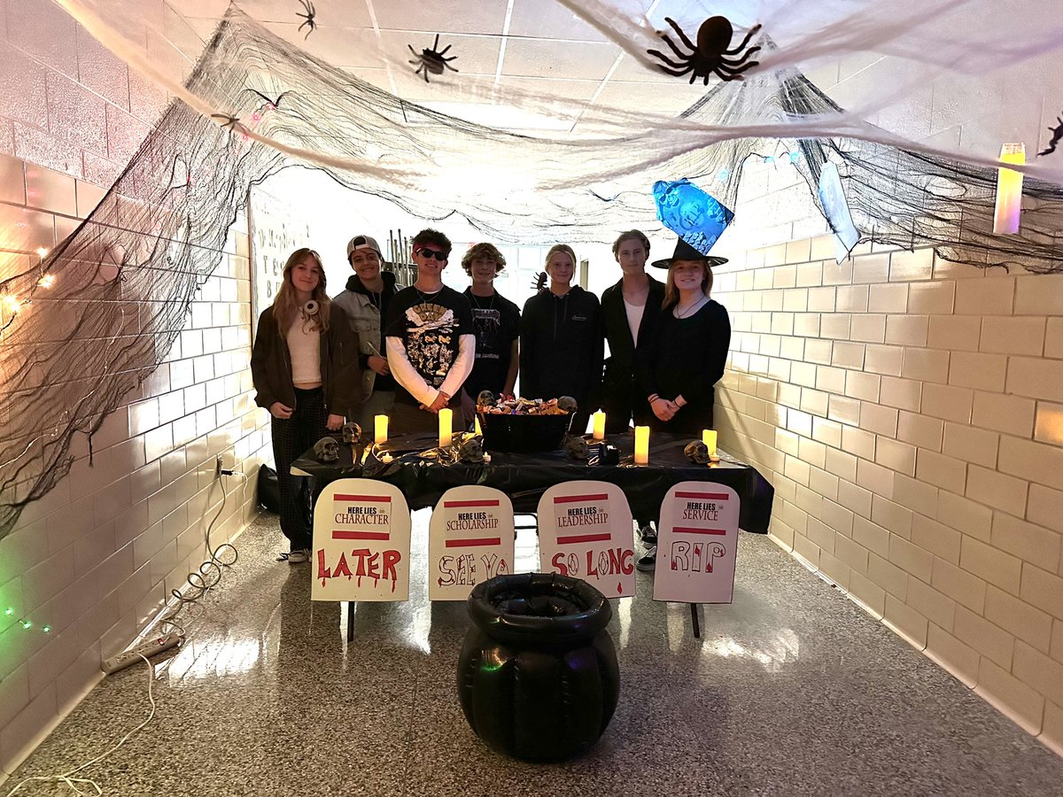 SDHSSeahawks's tweet photo. Many thanx to our community for coming out to our annual #OneSchoolOneCommunity #TrunkorTreat event and for the generous donations to Worcester Public Libraries! Great Goblins, it was a howling success! 👻🎃💀 Have a safe & happy Halloween everyone! https://t.co/yDkG8TOl4a