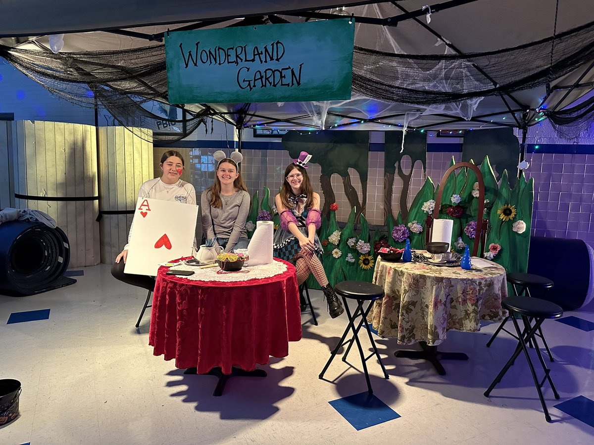 SDHSSeahawks's tweet photo. Many thanx to our community for coming out to our annual #OneSchoolOneCommunity #TrunkorTreat event and for the generous donations to Worcester Public Libraries! Great Goblins, it was a howling success! 👻🎃💀 Have a safe & happy Halloween everyone! https://t.co/yDkG8TOl4a