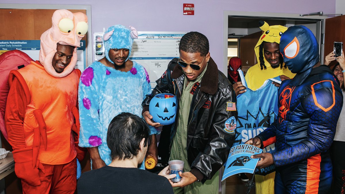 Panthers's tweet image. Happy Halloween 🎃
The rookies brought tricks, treats and smiles to @LevineChildrens patients 🧡

@AtriumHealth | #KeepPounding