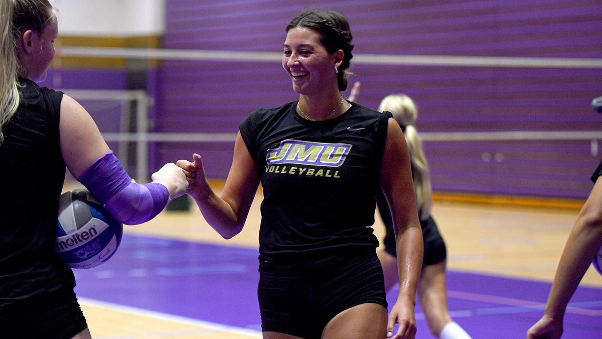 JMUVolleyball's tweet photo. 𝐉𝐌𝐔 𝐒𝐞𝐧𝐢𝐨𝐫 𝐒𝐩𝐨𝐭𝐥𝐢𝐠𝐡𝐭: Annie Smith

The native of Jupiter, Florida currently leads the Dukes in hitting percentage (.347) and blocks (80) this season! 

#GoDukes https://t.co/Pf259LIvMn