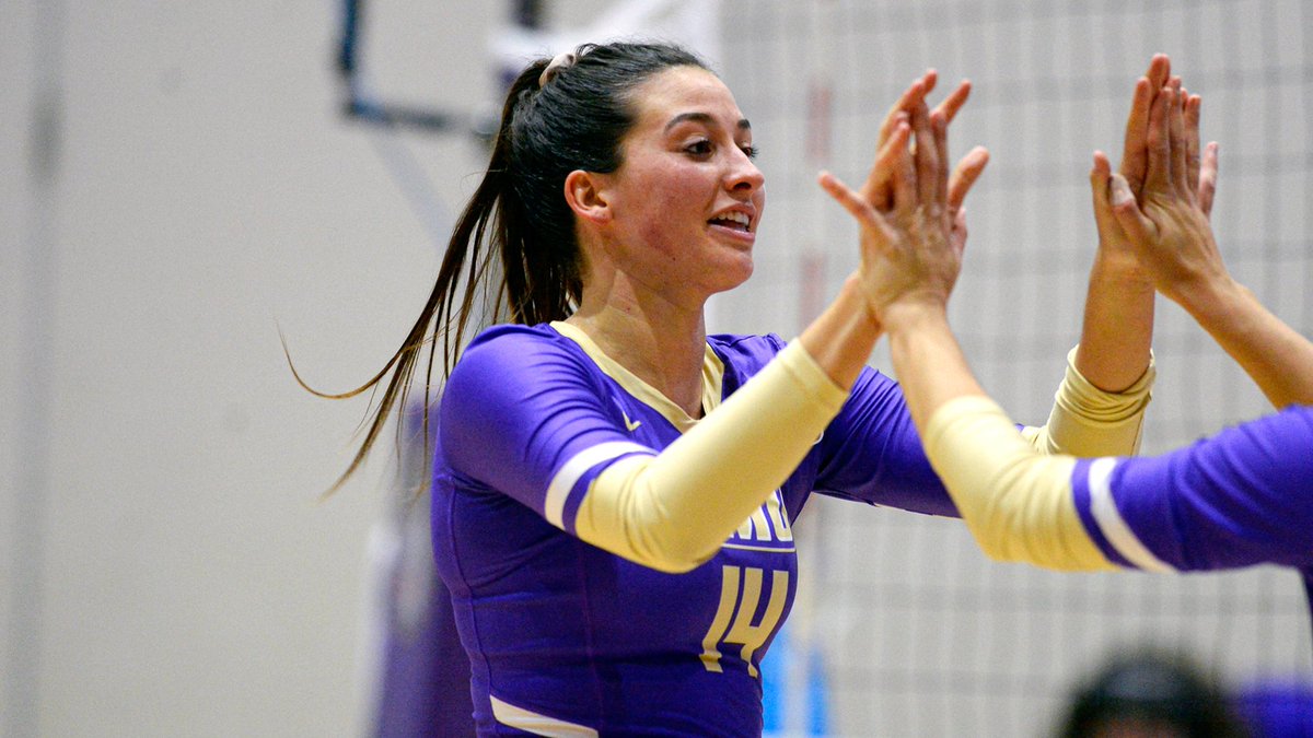 JMUVolleyball's tweet photo. 𝐉𝐌𝐔 𝐒𝐞𝐧𝐢𝐨𝐫 𝐒𝐩𝐨𝐭𝐥𝐢𝐠𝐡𝐭: Annie Smith

The native of Jupiter, Florida currently leads the Dukes in hitting percentage (.347) and blocks (80) this season! 

#GoDukes https://t.co/Pf259LIvMn