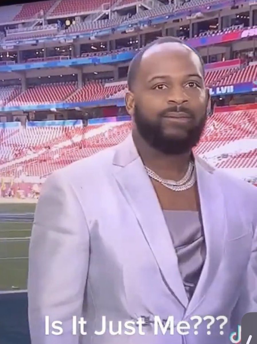 LeVeonBell's tweet photo. when you gettin cooked for wearing a blouse 😂 https://t.co/uYl6vE7lWr
