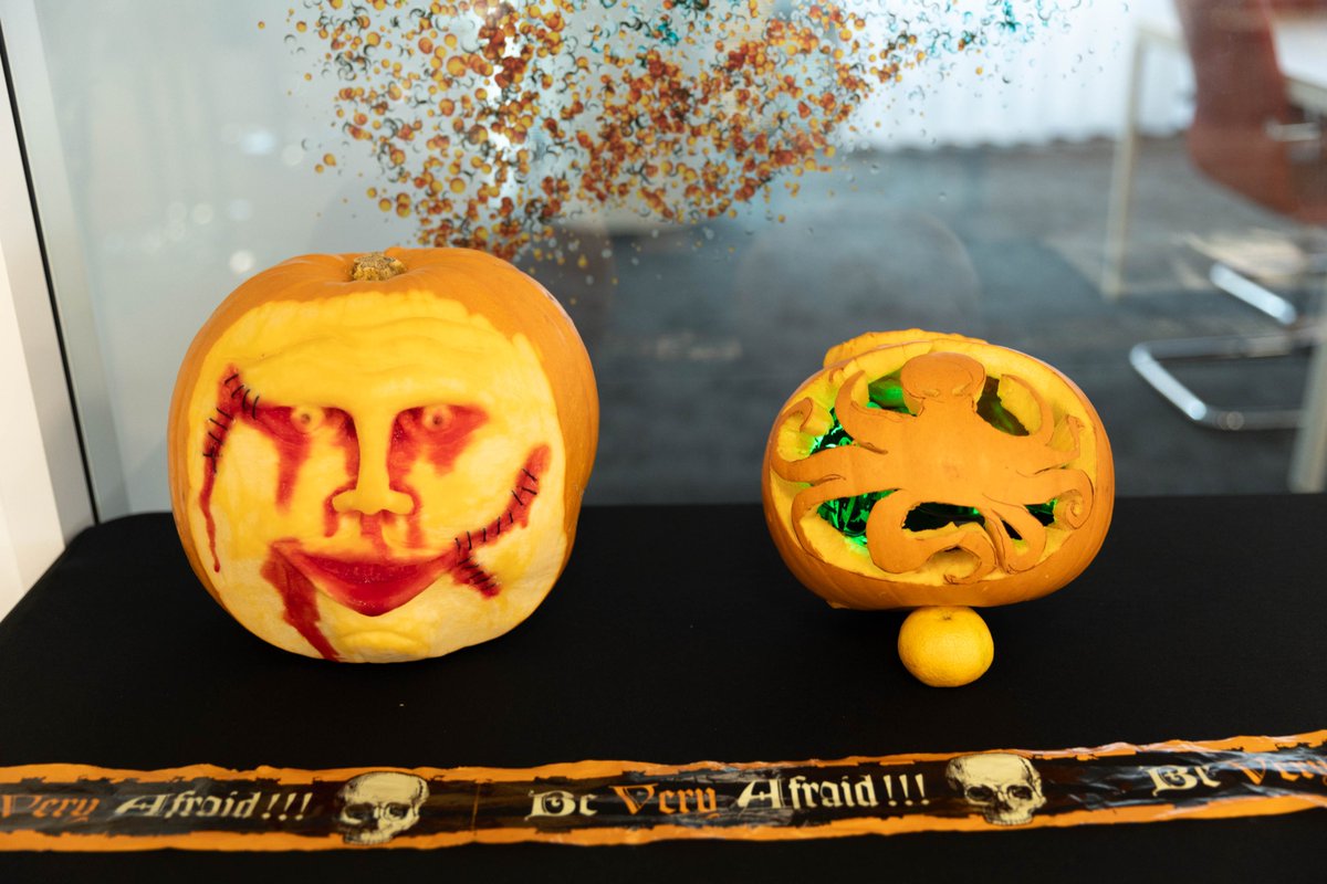 Happy Halloween! 🎃👻

We’ve been getting in the spooky spirit at 4Com with a frightful fancy dress competition, pumpkin carving and a ‘No Tricks, Just Treats’ bake-off competition.

We sold the fab-BOO-lous cakes to raise more money for the Breast Cancer Now charity! 👏
