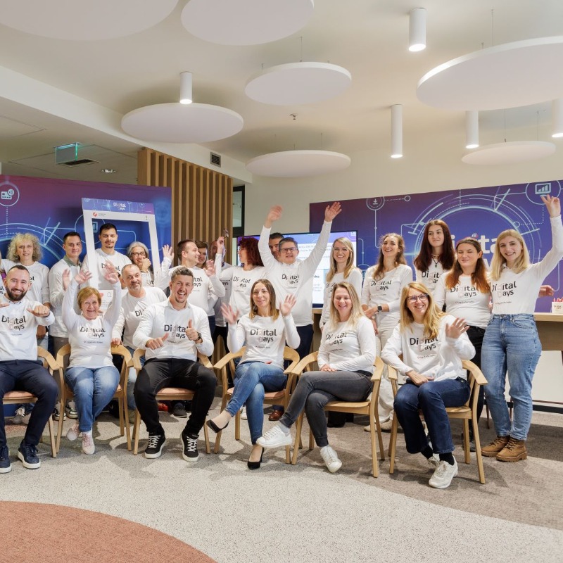 UniCreditEurope's tweet photo. Last week, we hosted our 2-day #DigitalDays event: more than 12,000 connections online and over 4,000 colleagues attended in person across 15 locations in 11 countries! A great opportunity to discover the technology behind our ambition to become the bank for Europe’s future