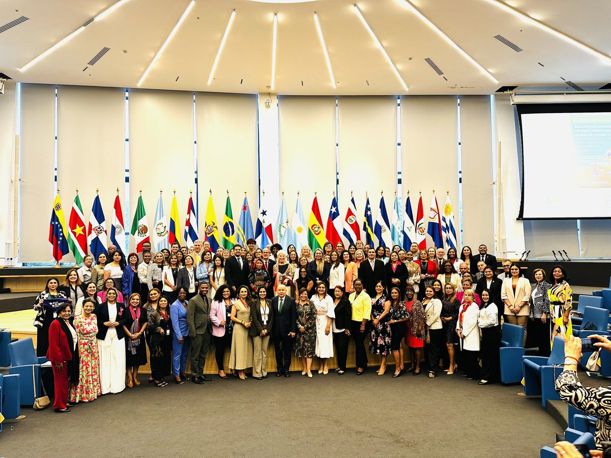 OmairaKirten's tweet photo. Hoy, participando del Encuentro Regional de Parlamentarias de América Latina y el Caribe: Por una democracia inclusiva, justa, sustentable y paritaria. https://t.co/0zWgK632BT