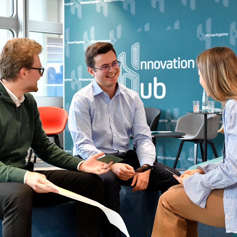 UniCreditEurope's tweet photo. Last week, we hosted our 2-day #DigitalDays event: more than 12,000 connections online and over 4,000 colleagues attended in person across 15 locations in 11 countries! A great opportunity to discover the technology behind our ambition to become the bank for Europe’s future