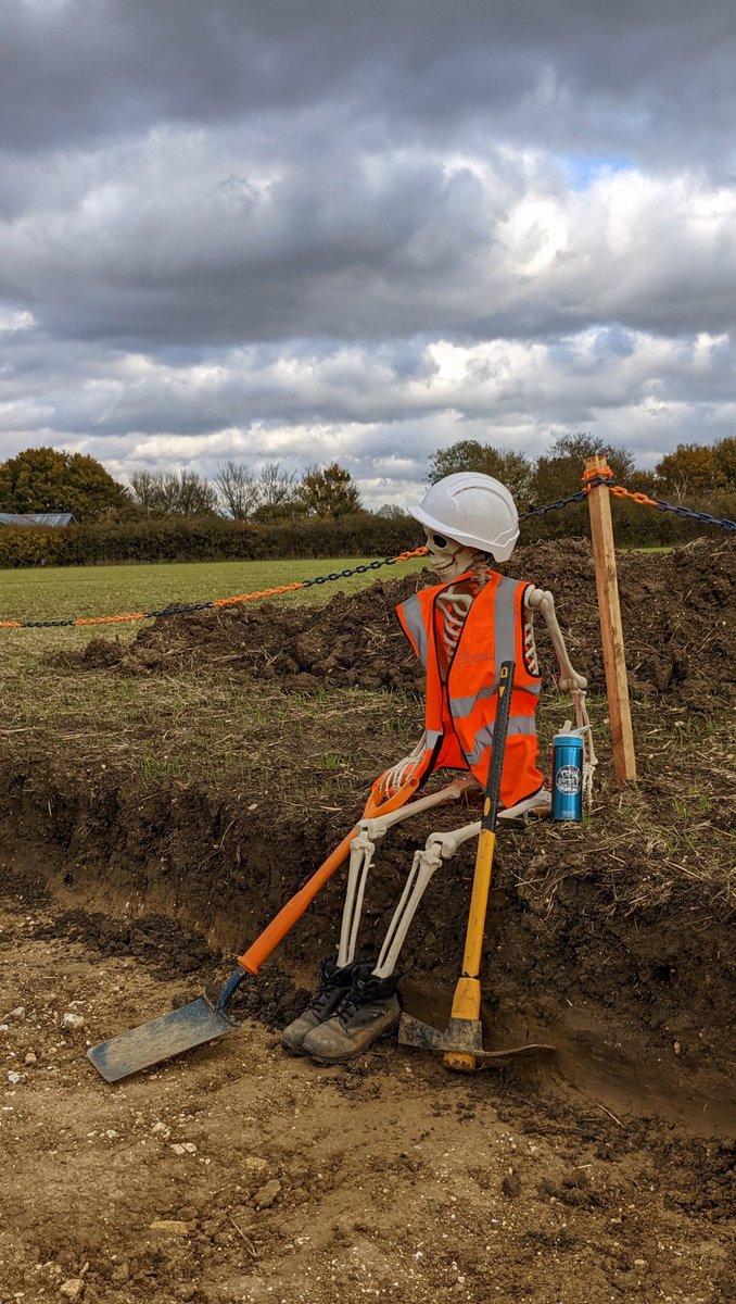 After three weeks on a blank trenching eval, Geoff felt he might die of boredom 💀
#HappyHalloween #AllTrickNoTreat