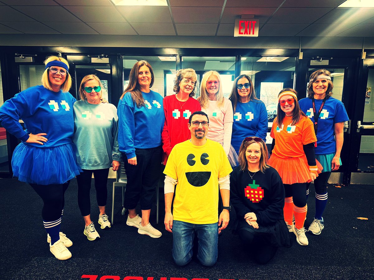SalyardsClass's tweet photo. 6th grade team as Mr. Pac Man and ghosts! Happy Halloween everyone. 🎃 👻🤪 https://t.co/liefs7bOJO