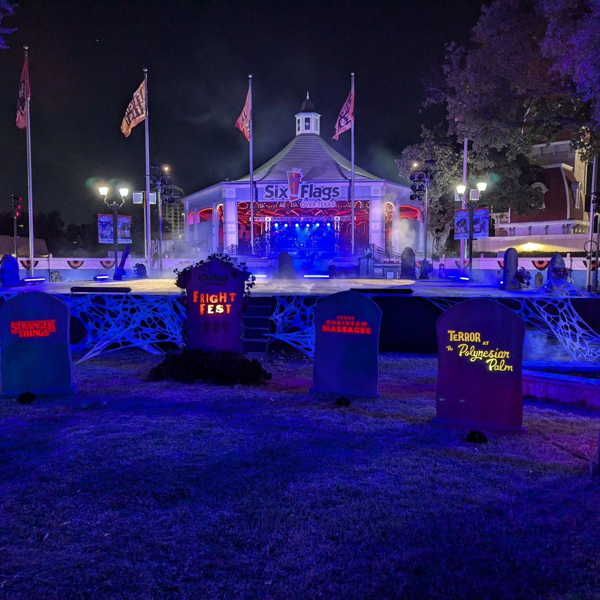 In_Depth_Events's tweet image. 🎃 Happy Halloween, thrill-seekers! If you dared to venture into Six Flags Arlington this spooky season, you might have spotted one of our stages. 👻✨ 

#SixFlagsHalloween #SpookySeasonFun