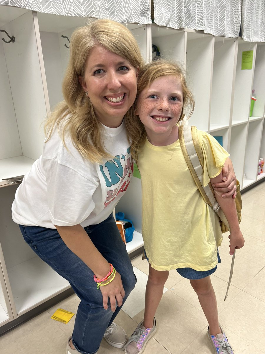 Joya Austin (@austinswiseowls) on Twitter photo To know her is to love her! ❤️ Congratulations to <a href="/OakviewElem/">Oakview Elementary</a>’s Teacher of the Year!!!!!!!!!! <a href="/learnwithkirn/">Wendy Kirn</a> To know her is to love her! ❤️ Congratulations to <a href="/OakviewElem/">Oakview Elementary</a>’s Teacher of the Year!!!!!!!!!! <a href="/learnwithkirn/">Wendy Kirn</a>