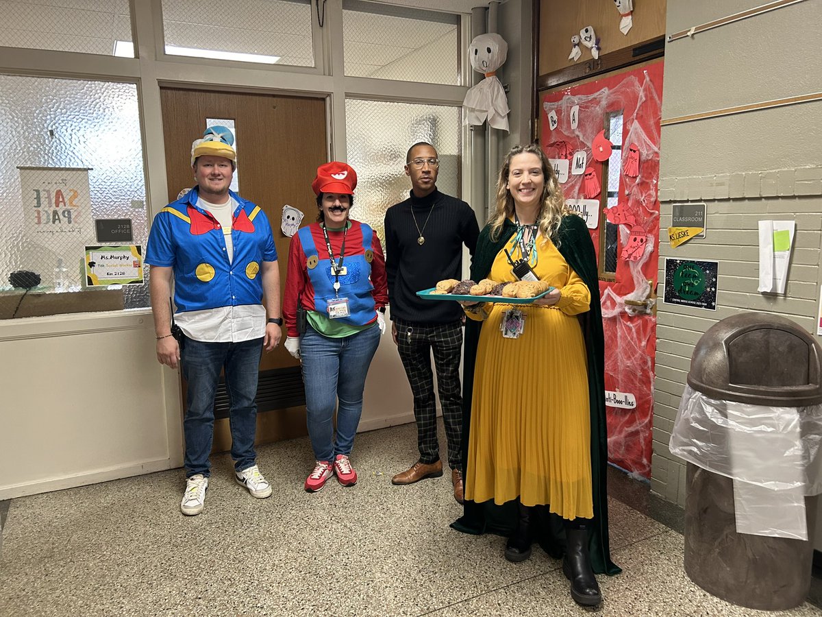 When your admin comes by with warm cookies💚💚😋🍪#BeEvergreen