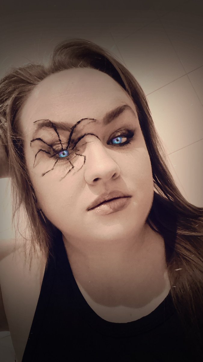 Predette's tweet image. Happy Halloween 🎃 🕷️