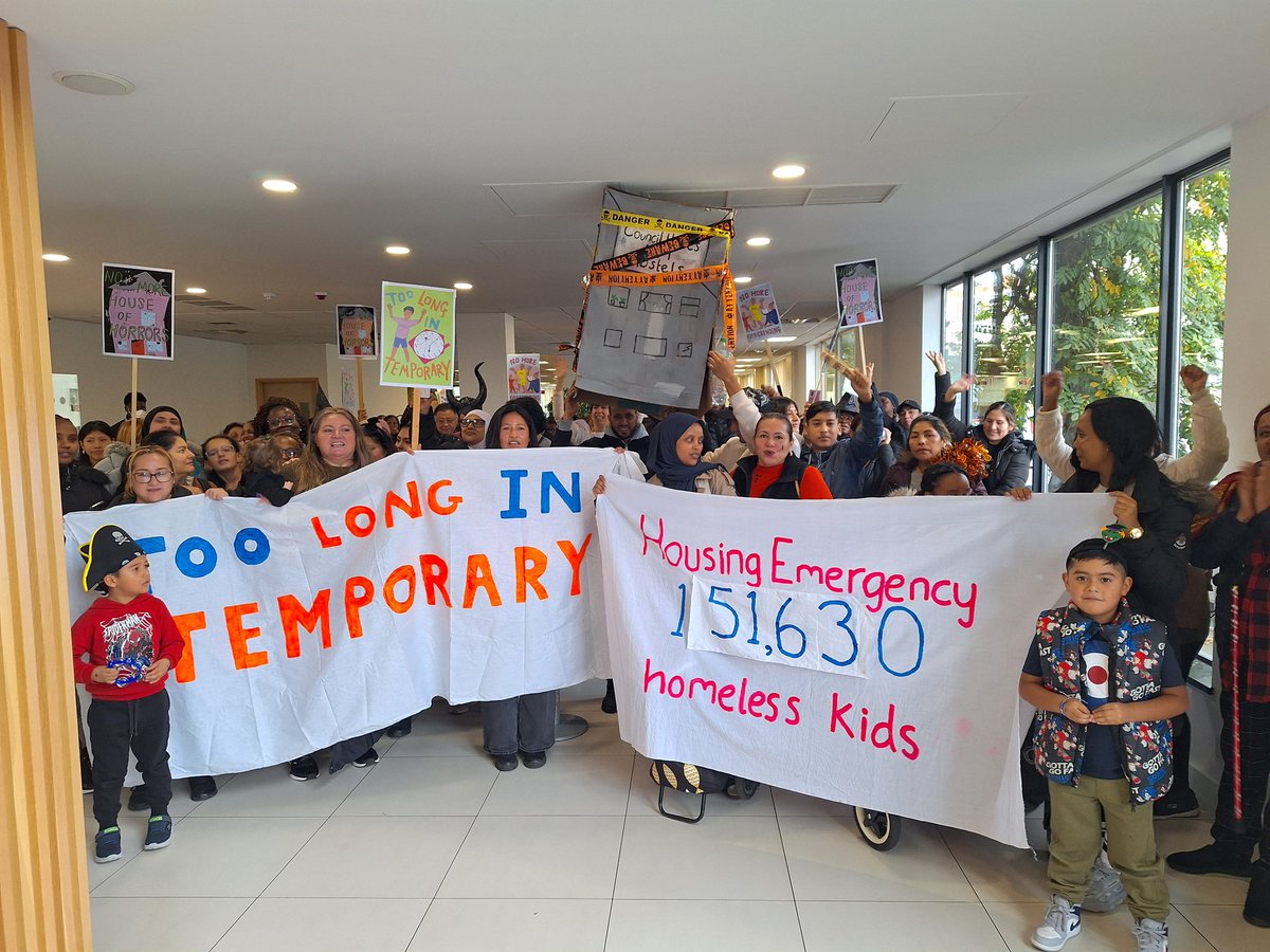 HousingActionSL's tweet photo. 151,630 homeless kids! Since our last protest in April, we've had to update our banner as homelessness continues to soar. We need to council housing revolution NOW so that we no longer need this banner at all! https://t.co/xcSto0IYcU