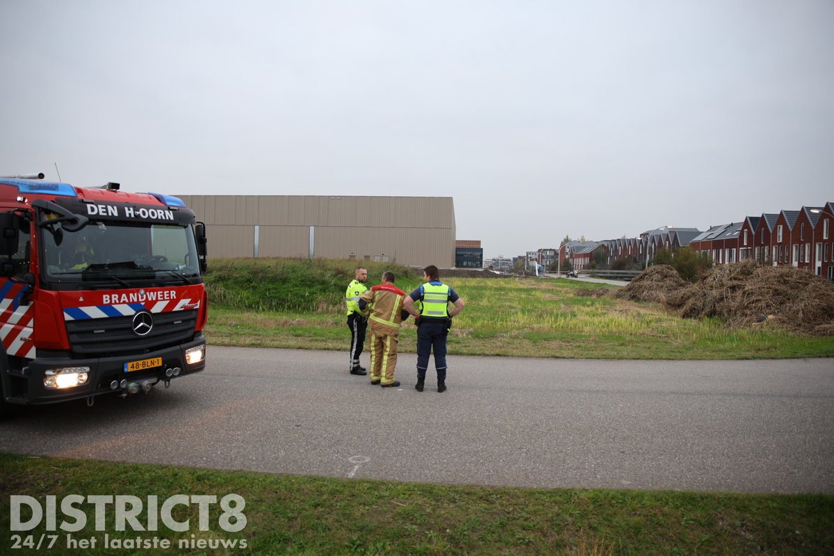 Brandweer onderzoekt jerrycans in Den Hoorn