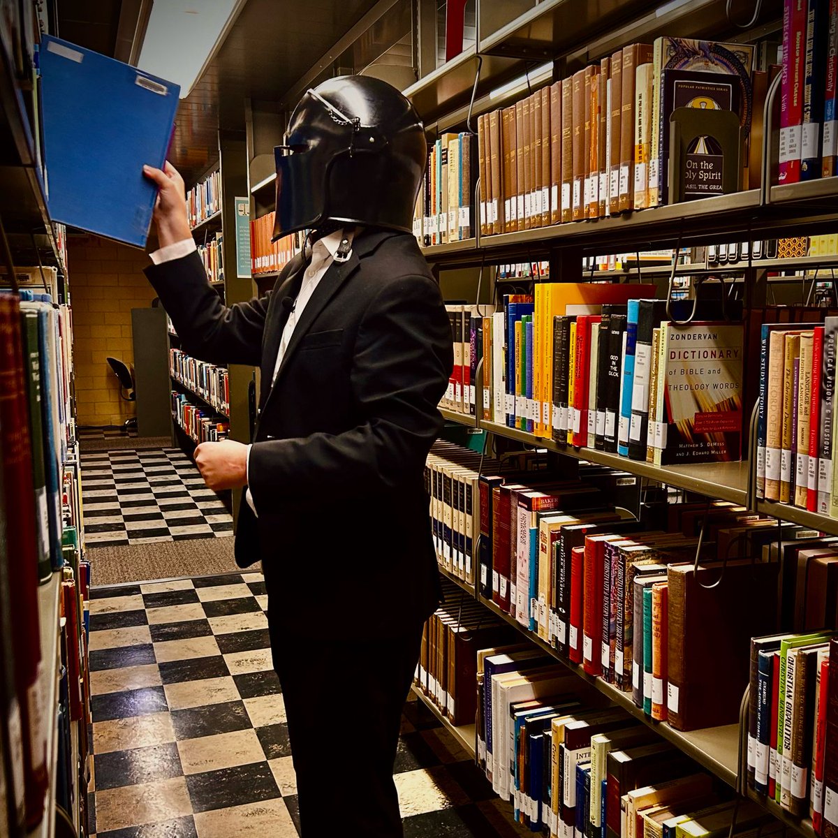 Library_LC's tweet image. Sir Books-A-Lot…Guardian of the Library, Protector of the Books! ⚔️📚⚔️