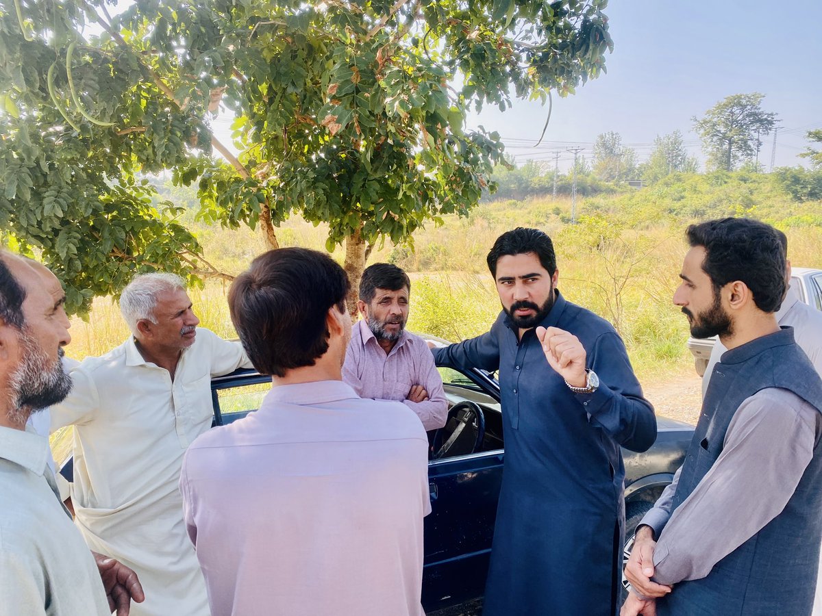 saraiki_council's tweet photo. The Joint Secretary and Assistant Joint Secretary of SSC Qau recently engaged in discussions with the Director of Sports, Medical Centre management, campus taxiz and bakeya and hut proprietors to address pertinent concerns and requirements.

#BetterCampusExperience
 #SSC🚩 https://t.co/Yb2hsmt7i4