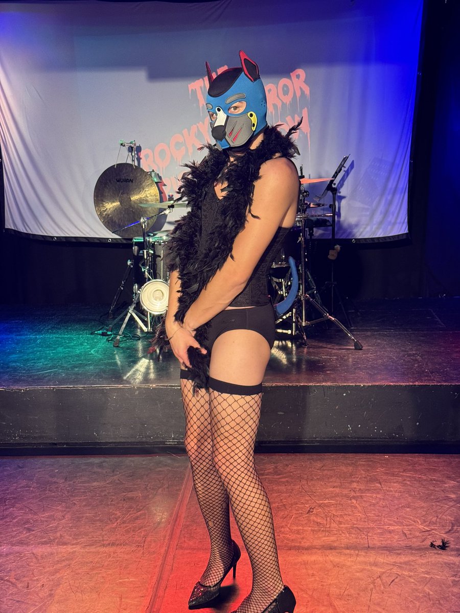 pupper_dash's tweet image. This Halloween I got the amazing opportunity to work with a local LGBT theater to do a shadow cast of Rocky Horror Picture Show and I gotta say it was a lot of fun. I would definitely do this again in the future