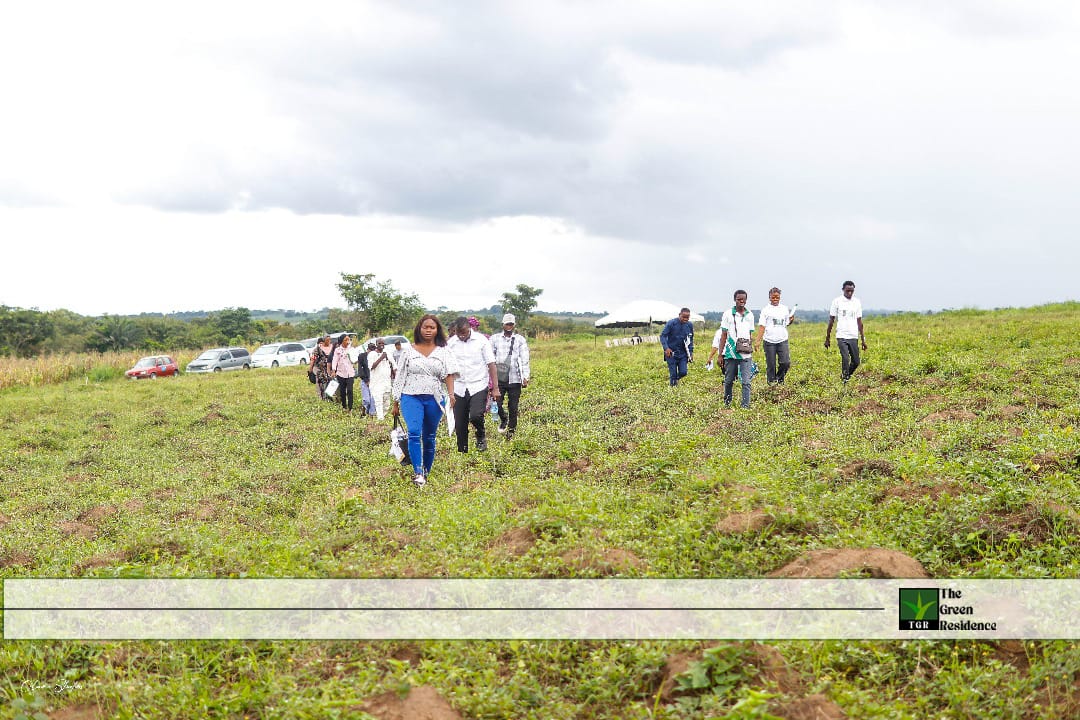 OlajideJ7's tweet image. Some smart investors just got allocated their plots at MKH city, Ibadan. Allocation is the final stage of purchasing land but what next after allocation?
Did you buy for land banking purposes or you bought to build immediately? Either way what next?