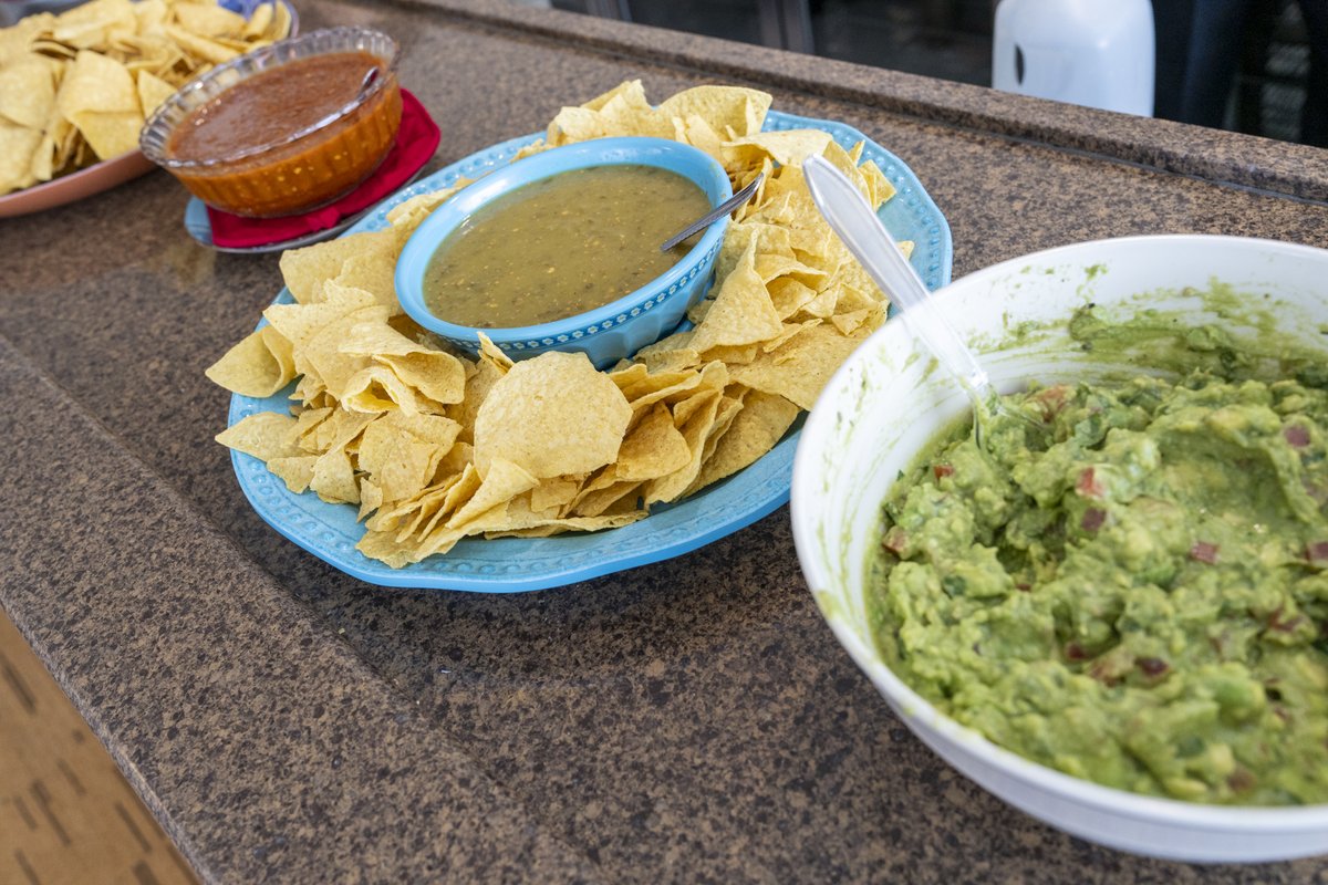 CBPLESCXD's tweet image. This week we celebrated #HispanicHeritageMonth by having a discussion on the influence of the Hispanic culture within @CBP and afterwards enjoyed a food sampling prepared by our awesome Special Emphasis Committee members, which included homemade salsas and a variety of drinks.
