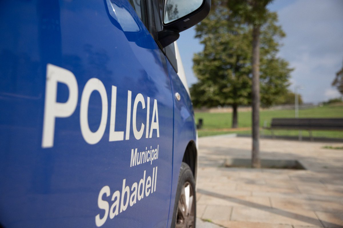 ➡️ Demà divendres 12 agents de la Policia Municipal de Sabadell viatgen a València 🚔 per col·laborar durant el cap de setmana en la neteja de carrers i residències de gent gran  

Solidaritat i col·laboració entre ciutats 🤝 

 #Sabadell #PoliciaMunicipal #dana