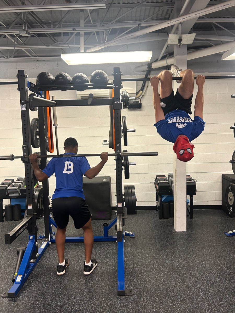Boys getting after it on Halloween in the weight room

Holy Cow! I think that’s Spider-Man 😱😱🕸️🕷️
#RollBeavs