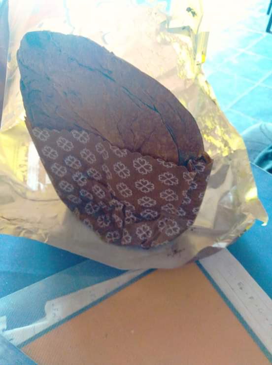 DevoxPosting's tweet photo. Me senté sin querer en el pan dulce que compró mi viejubi y le arruiné la merienda jijo (137 kilos el OP) https://t.co/d0URjnJA1A