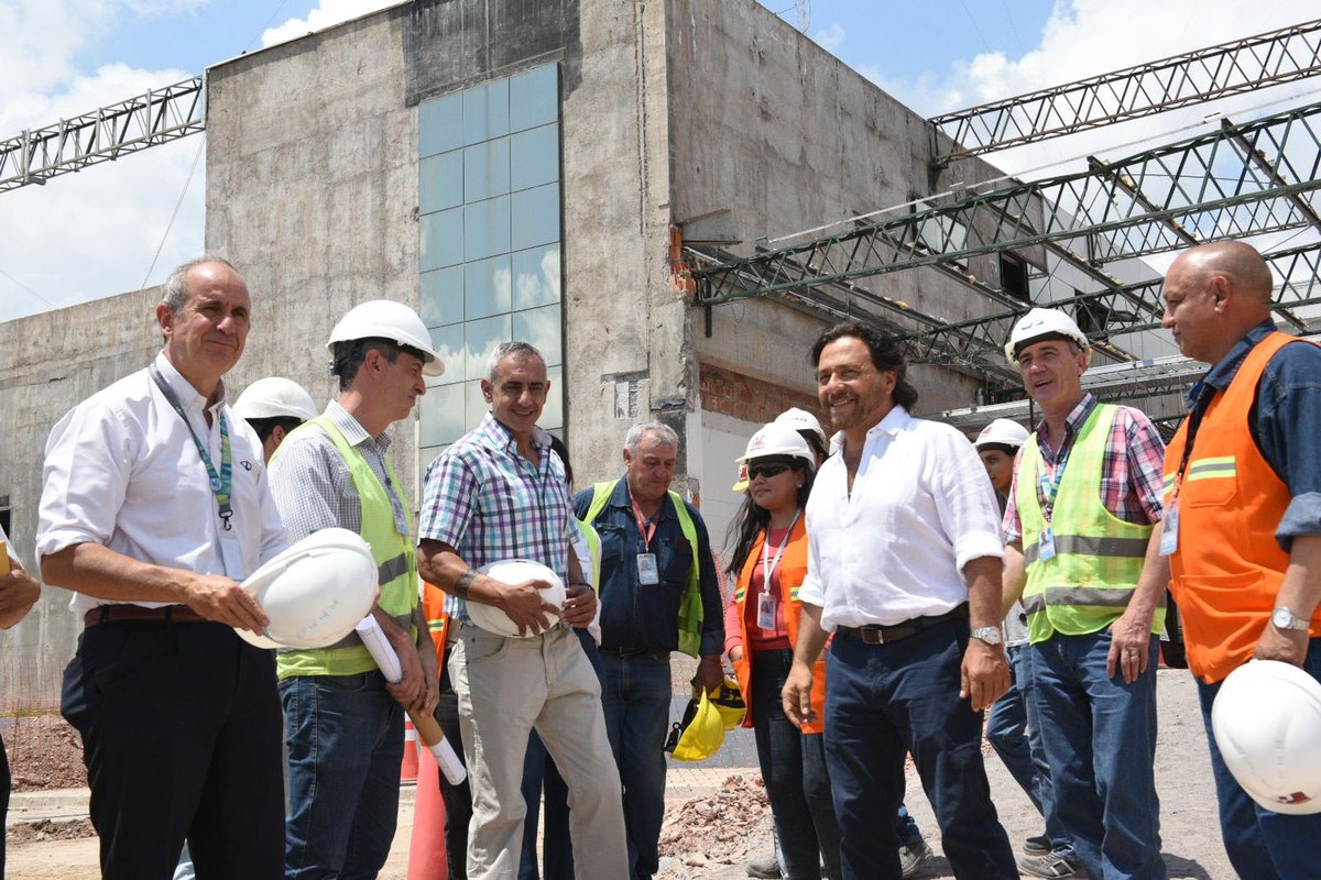La obra del Aeropuerto Internacional Martín Miguel de Güemes es la más grande e importante del país luego de Ezeiza y Aeroparque en lo que se refiere a infraestructura aeroportuaria 🛫👏🏻

➡️Esta mañana, supervisamos el avance de las obras que se ejecutan en el lugar y que