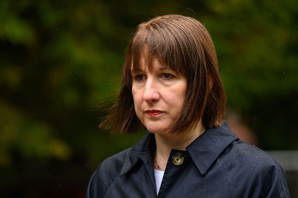 UnityNewsNet's tweet photo. Rachel Reeves has crashed the economy.

Way to go girl! https://t.co/AfcWY9ruE9