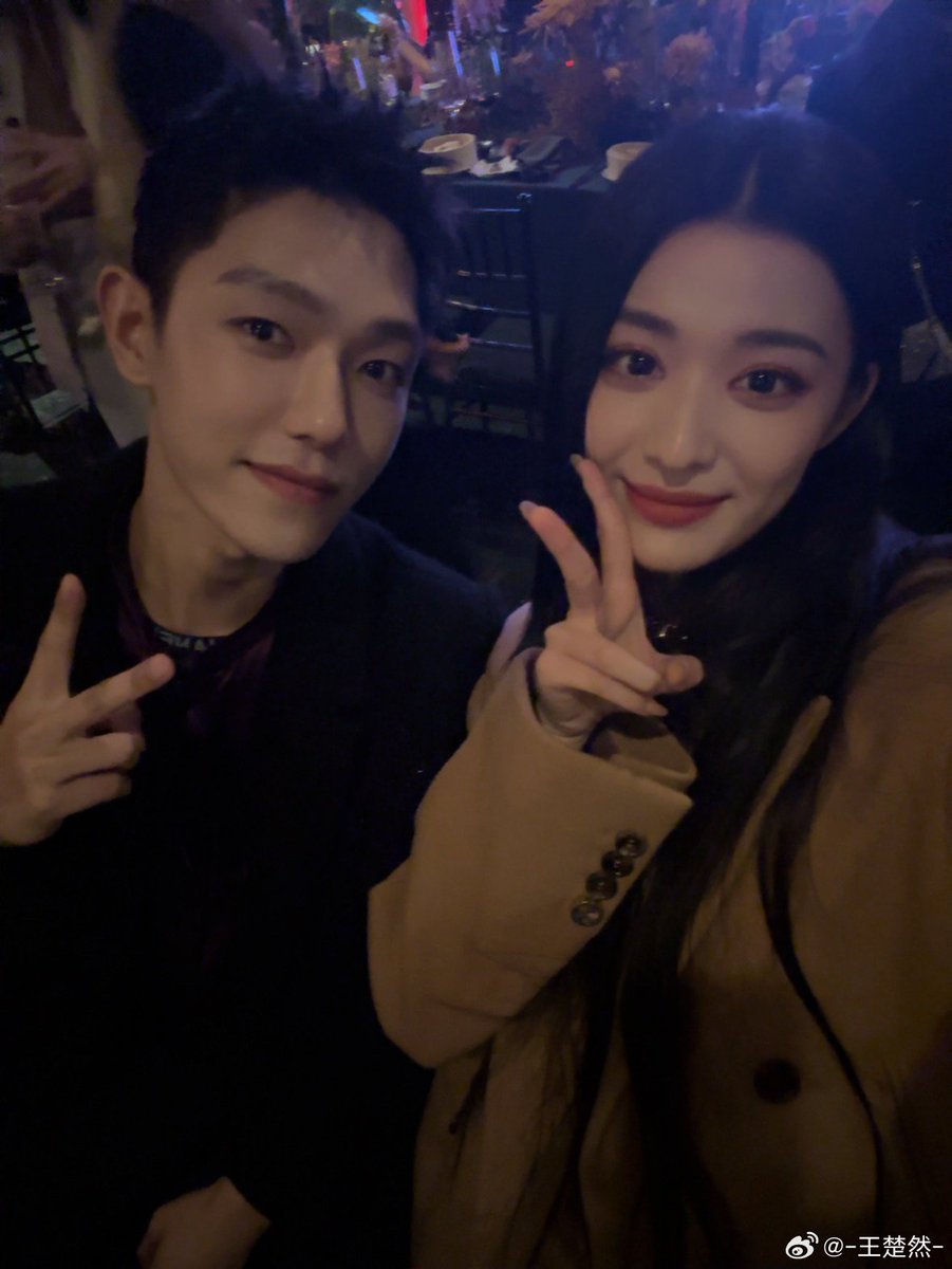 wcrated's tweet photo. #WangChuran shares snaps on Weibo as she reunites with co-actors #HeRuixian in #RoyalFeast, #WangKai in #SerenadeOfPeacefulJoy, and #WangQiang in #InSearchOfLostTime
#王楚然 https://t.co/HhzCB6bIos