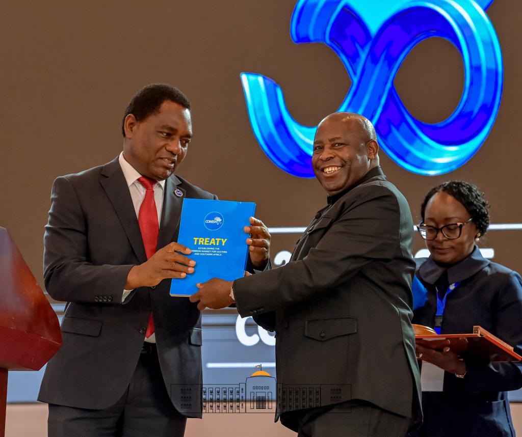 OmbudsmanBI's tweet image. L'Ombudsman de la République,Aimée Laurentine KANYANA, félicite SE Evariste NDAYISHIMIYE @GeneralNeva, Président de la République du #Burundi pour la confiance placée en lui par ses pairs, Chefs d'États des pays membres du #COMESA.
📸@NtareHouse