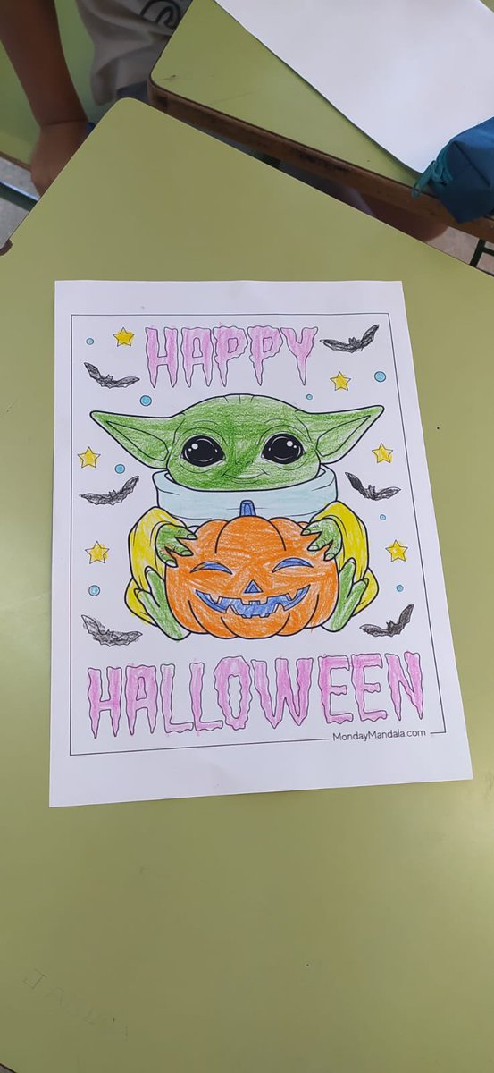 Feliz Jagoluín de parte de la teacher friki que les pone a pintat Baby Yodas.