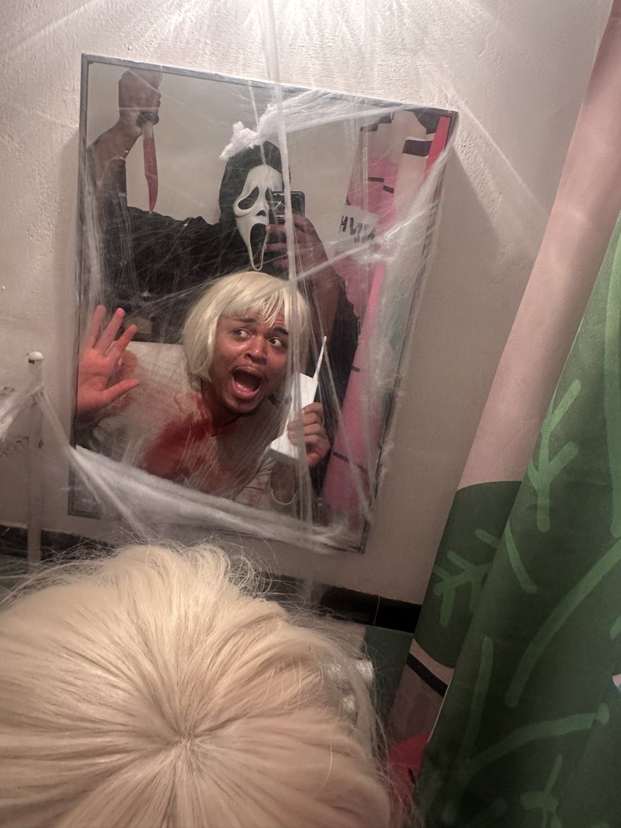 LilBoybeige's tweet image. #HappyHalloween  #finalgirl or #firstkill