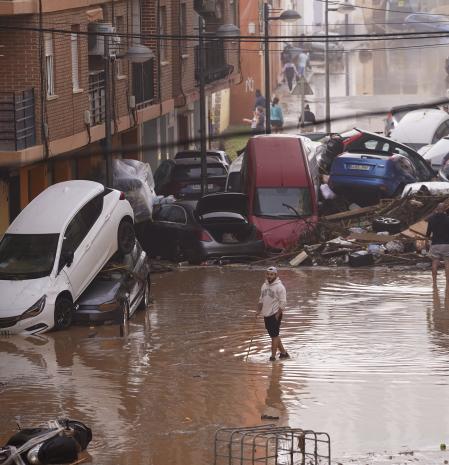 Antes o después el decrecimiento se va imponer. Pero como no sea antes que después, vamos a estar rebotando entre las muertes por olas de calor, las muertes por lluvias torrenciales, las muertes por granizadas, y las muertes por no tener dinero ni para pagar lo que cuesta morirse