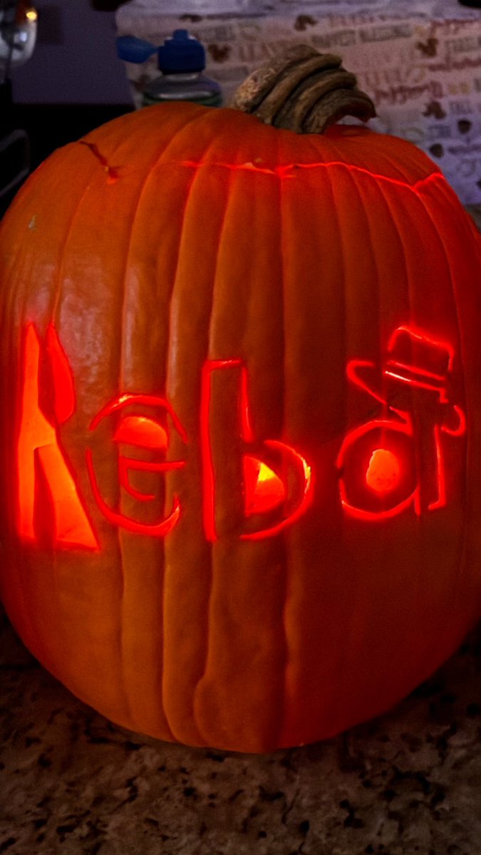 britt1930d's tweet photo. Happy Halloween from the Queen of country music @reba  Dressed up as Reba from “The Night the Lights Went Out in Georgia” era for her school dress up. And of course she would carve her pumpkin to honor her idol! https://t.co/KUe8yNWk6P