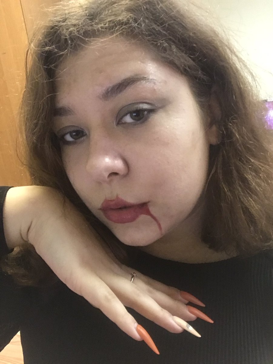 sunfloweriiii's tweet photo. Мужик доебался к моему мейку и приплёл к нему войну и оторванную ногу
Тем временем мой мейк: https://t.co/Ij5GmMgzhX