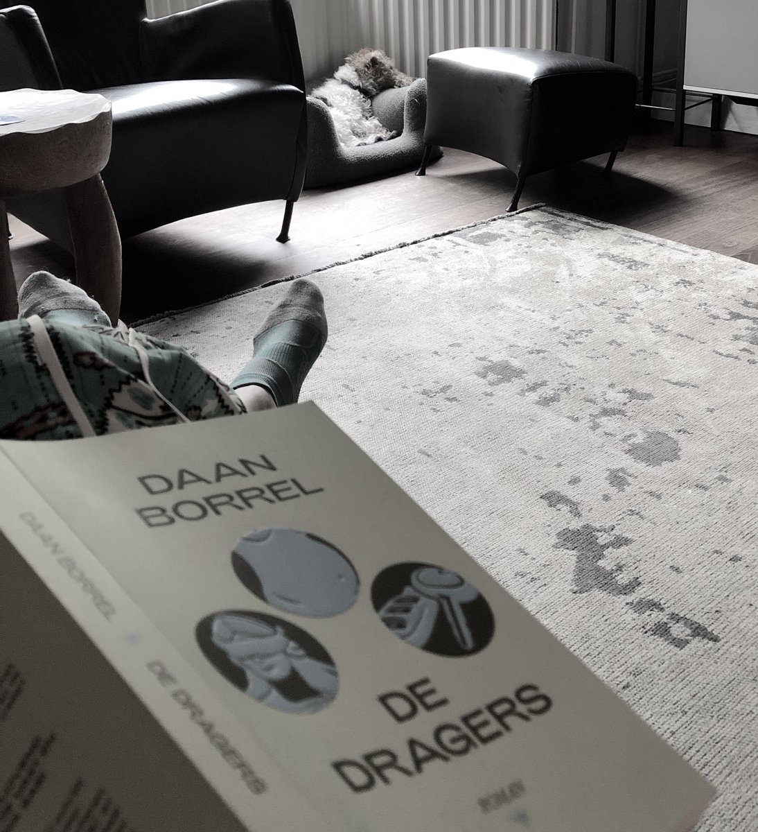 ‘dat mijn moeder was zoals ze was zodat ik kon worden wie ik nu ben’ Uit: De dragers - Daan Borrel Ja, mooi! #boekperweek 46/52