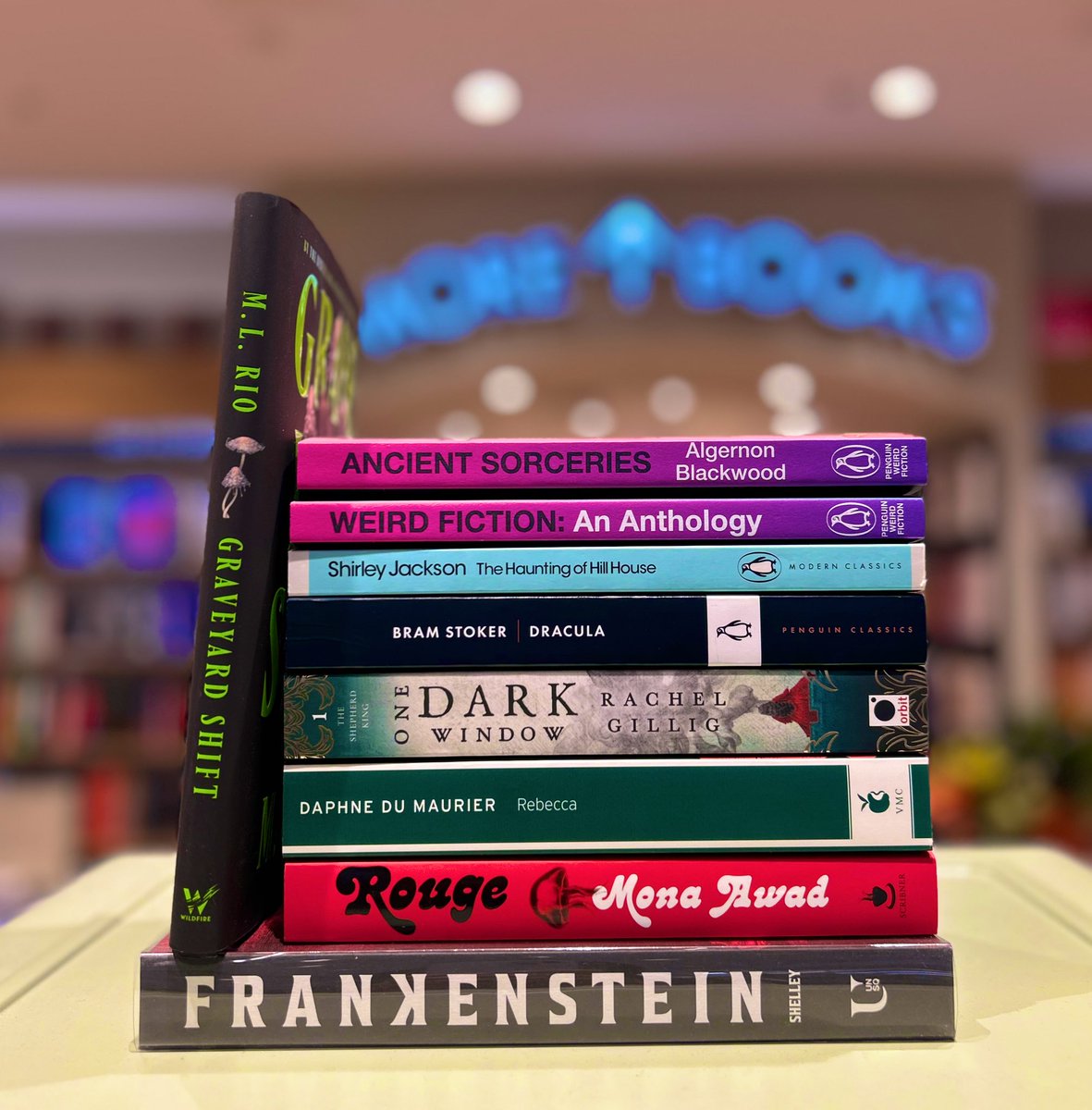 BrentCrossBooks's tweet photo. Happy Halloween!! 🎃 We’ve got books for every occasion, so if you’re looking for a spooky read, we’ve got you! https://t.co/Mtz98mqV73