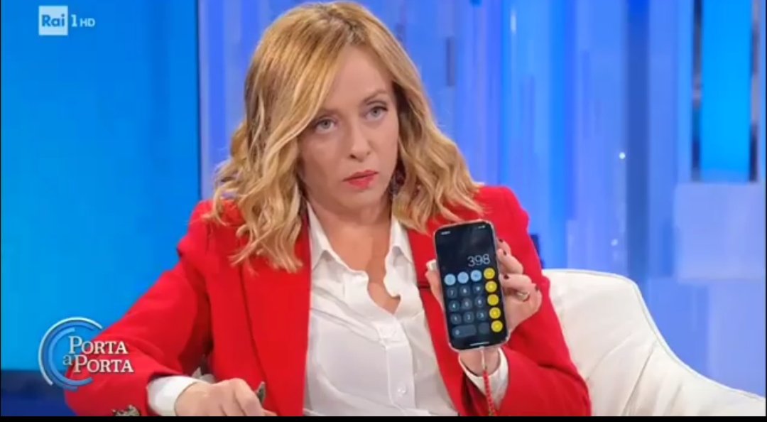 Lorenzo32843904's tweet image. Capisco la democrazia, ma veramente per Palazzo Chigi non abbiamo niente di meglio?