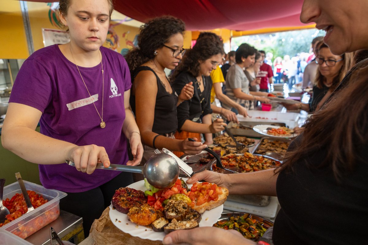 Anche noi abbiamo festeggiato la #RestarTen, la festa dei 10 anni di #RestartersFirenze, organizzando una delle nostre #DiscoSoupe🪩

Sabato a #Instabile #Firenze, con i 357 kg di alimenti che abbiamo salvato dallo #spreco abbiamo cucinato un pasto per 150 persone👩🏻‍🍳  

#foodwaste