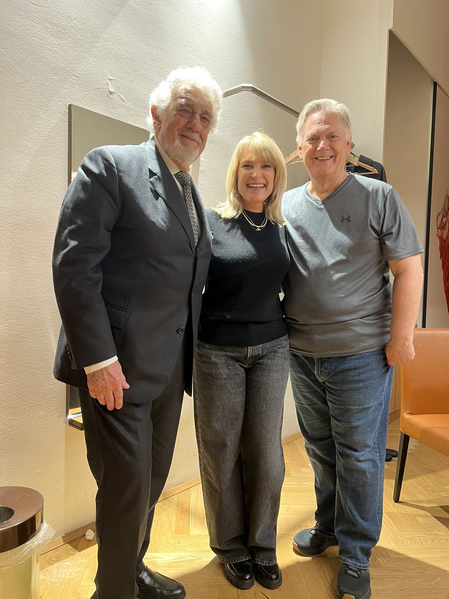 Backstage at the Vienna Staatsoper for our second performance of Billy Budd.  Couldn’t be happier or more pleased to be a part of this memorable production.

#Kundeperforms
#thistenorneverstops
#Britten
#captainvere
#wienerstaatsoper
#operasinger
#PlacidoDomingo