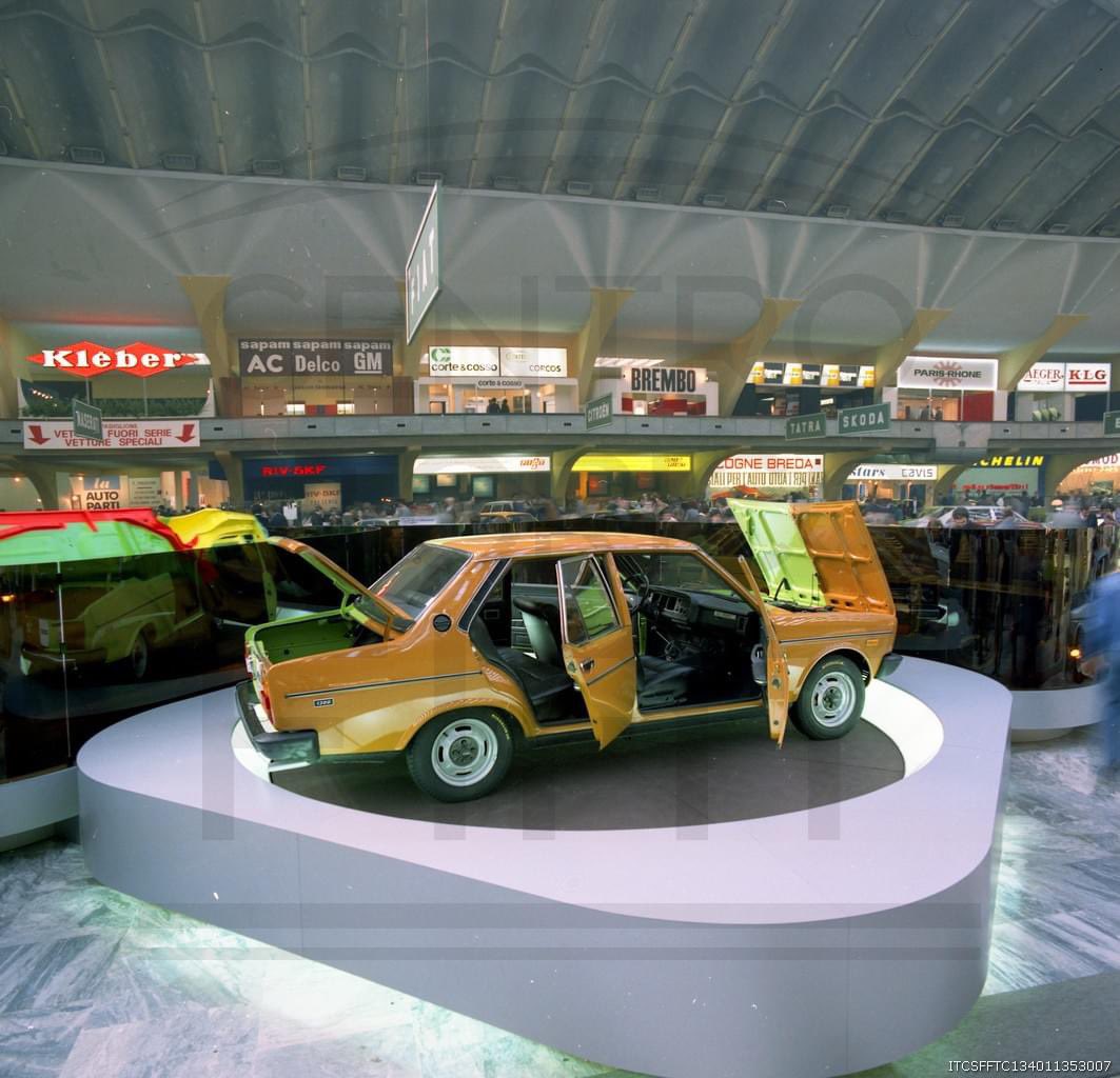 OttantaMagic's tweet image. Happy 50th birthday Fiat 131!
The last RWD family car from the Italian carmaker made its debut in 1974 the 30th October at Turin’s motor show, with 1,3 &amp;amp; 1,6 litre engines, normal or Special trims, in 2,4 door sedan or estate bodies.
The car was assembled in Italy, Turkey, Spain.