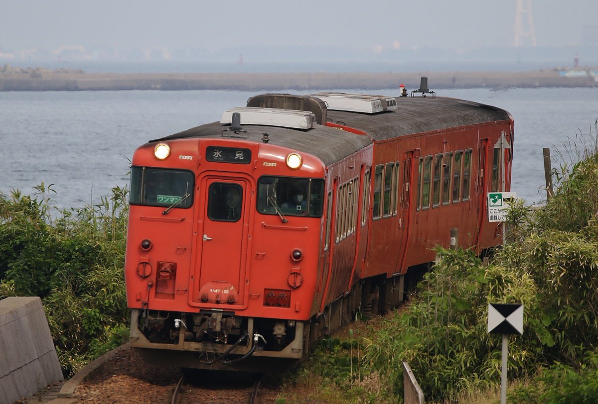 NRT0324's tweet photo. #ハロウィンなのでオレンジ色の鉄道車両を貼る https://t.co/7KP3YcRjWX