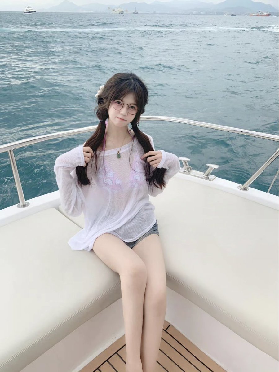 【网友投稿 No.1059】反差眼镜小姐姐 #眼镜娘 #眼镜妹 #投稿 #反差 #投稿曝光 #女友 #女友分享 #女友系列 #女同学 #女同事 https://t.co/o454fRzpbv