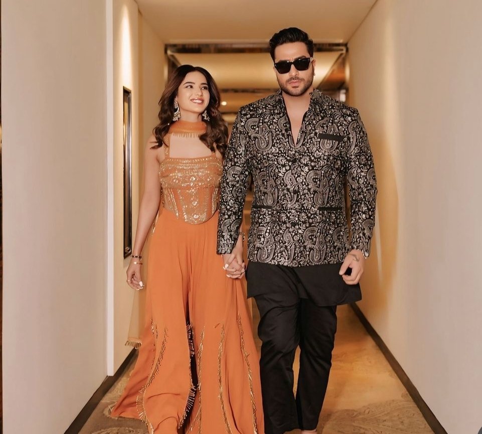 ZNHZzRRtNOEqh7s's tweet photo. It's A Happy Diwali 🧡🧿
Wishing You both Lot's of Happiness and Togetherness always ❤️🧿 May God bless you both with lot's of prosperity❤️

We Love You ❤️❤️🧿
#Jasminbhasin #JasLy #Alygoni #JasLyians #JasLyforever
@jasminbhasin @alygoni https://t.co/Jdebu3ZgXX
