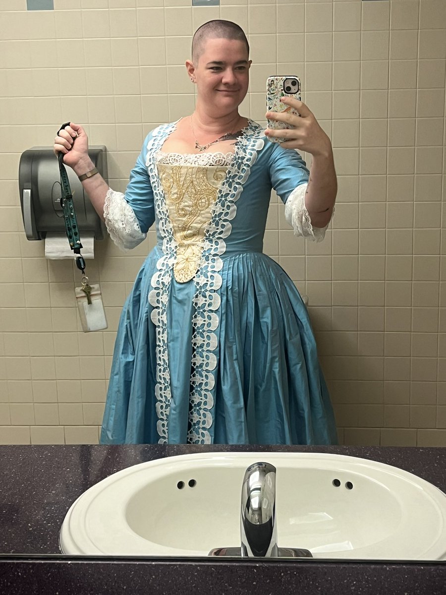 gelatinousstand's tweet photo. It’s Edward Teach, born on a beach (except I had to open the polls and I forgot the cravat and refused to get up at 4 am for tattoos and wig and beard so Ed shaved and had some laser tattoo removal okay) #caketopperEd #ofmd Happy Halloween! https://t.co/tjuFMYTsVa