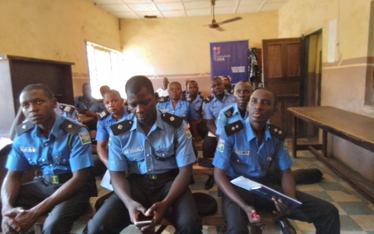 ZeebabsZb's tweet photo. A cross section of @Int_IDEA funded @RoLACNG stepdown trainings #ACJL @Adamawa_Gov @PoliceNG Divisional Headquerters, Doubeli, Karewa &amp; Wuro-Hausa by the State Cordinator @RoLACNG Barr. Hafsat today @abdulrahmanmoj. https://t.co/4GwPL6lHKh