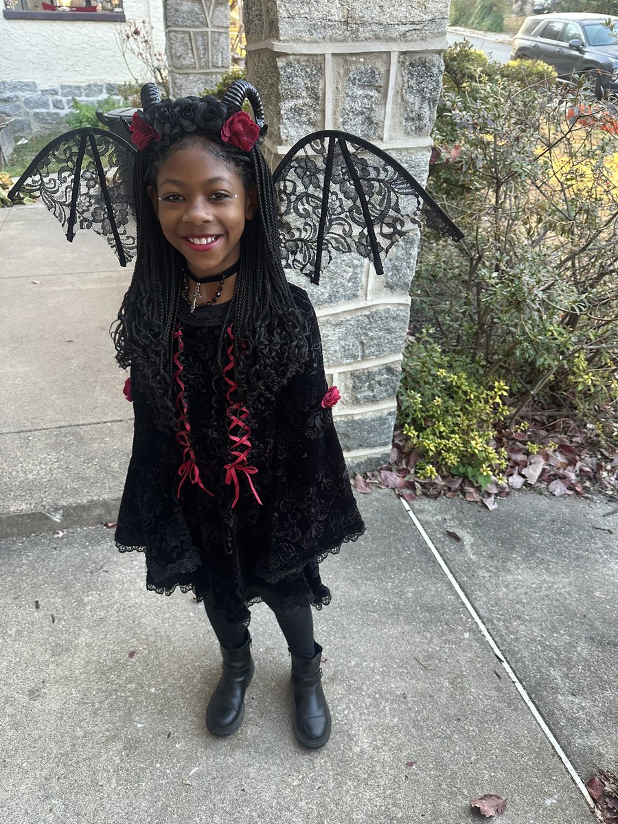 Happy Halloween 🎃 
<a href="/FOX29philly/">FOX 29</a> <a href="/MikeFOX29/">Mike Jerrick</a> 
#Chucky #Gothicgirl
