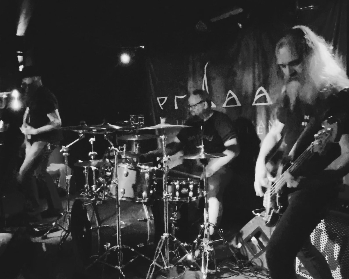 pmsaari's tweet photo. Me ‘n’ the boys rockin’ n’ rollin’ as we do. #PMSaari #PMSaariBand #hårdrock #heavymetal #stonergrunge #progressivegrunge #progressivestoner #powertrio #threepieceband #3pieceband #live #liveonstage #liveband https://t.co/GQBXEOCSE5