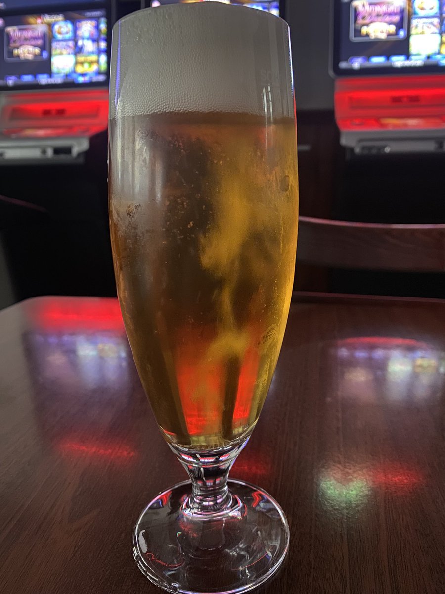 Serverar La Vits Sveriges vackraste öl? Jag säger ja. Kolla hur vild den ser ut. Bubblor som vill bryta utan och bara leva fria